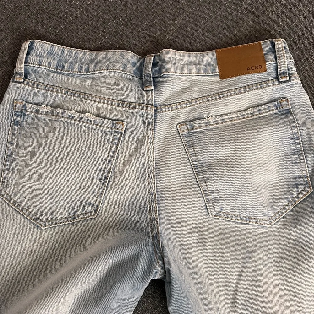 Aeropostale Women’s Low Rise Baggy Light Wash Straight Jeans - Picture 4 of 4